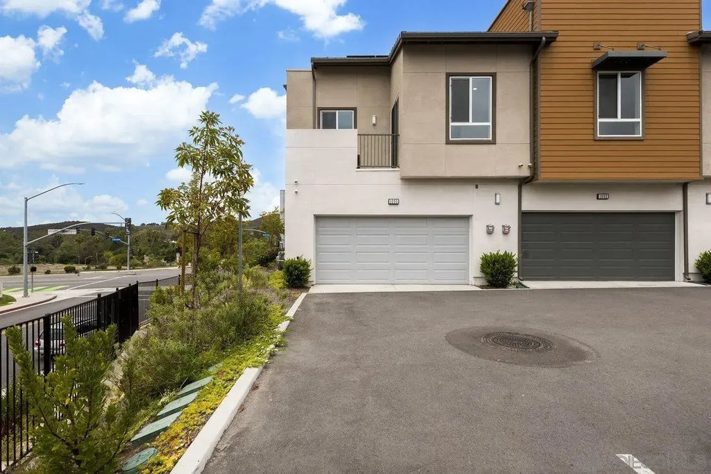 1050 Kendale Way, Vista