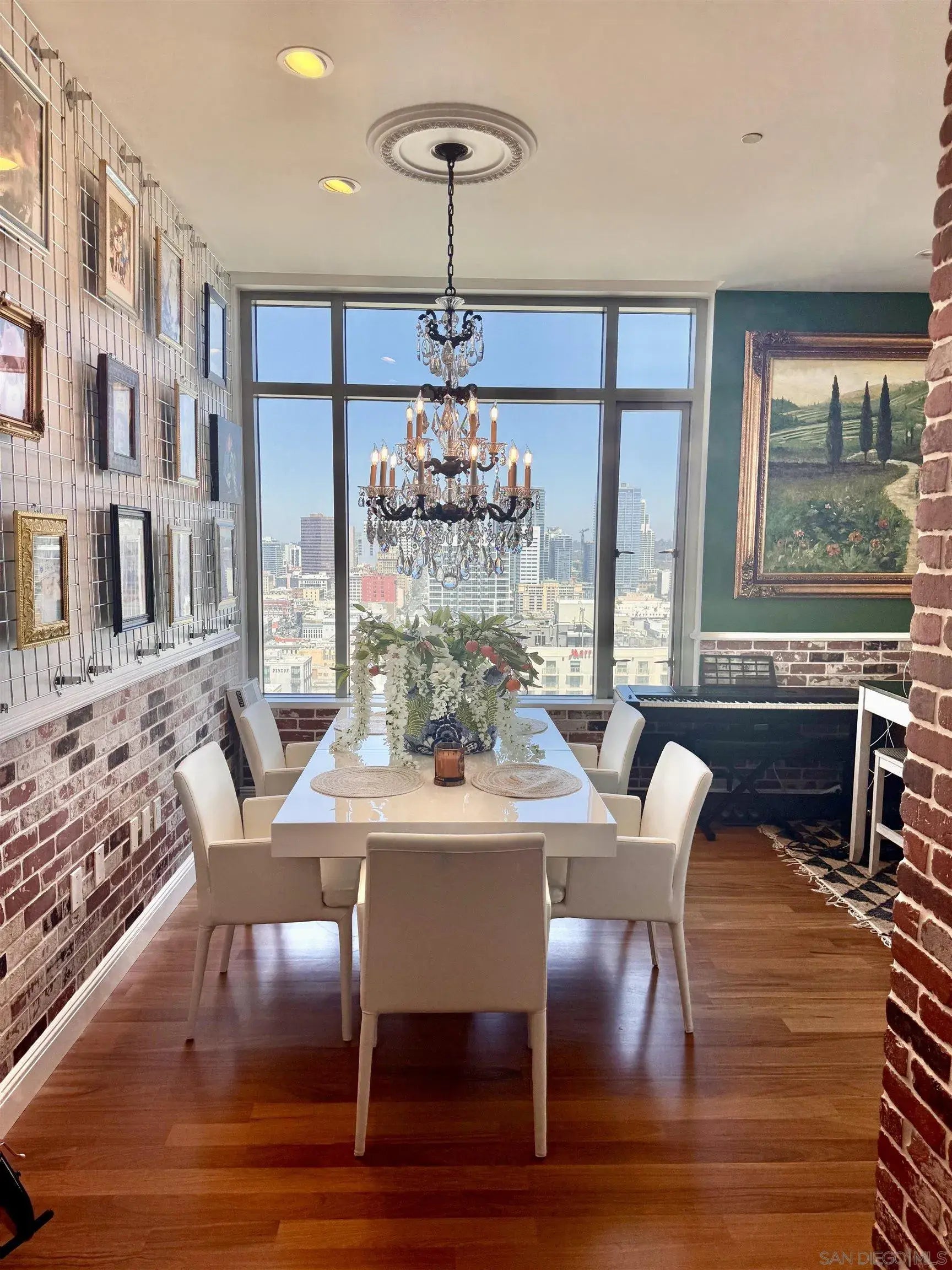 Photo of Listing #250036609