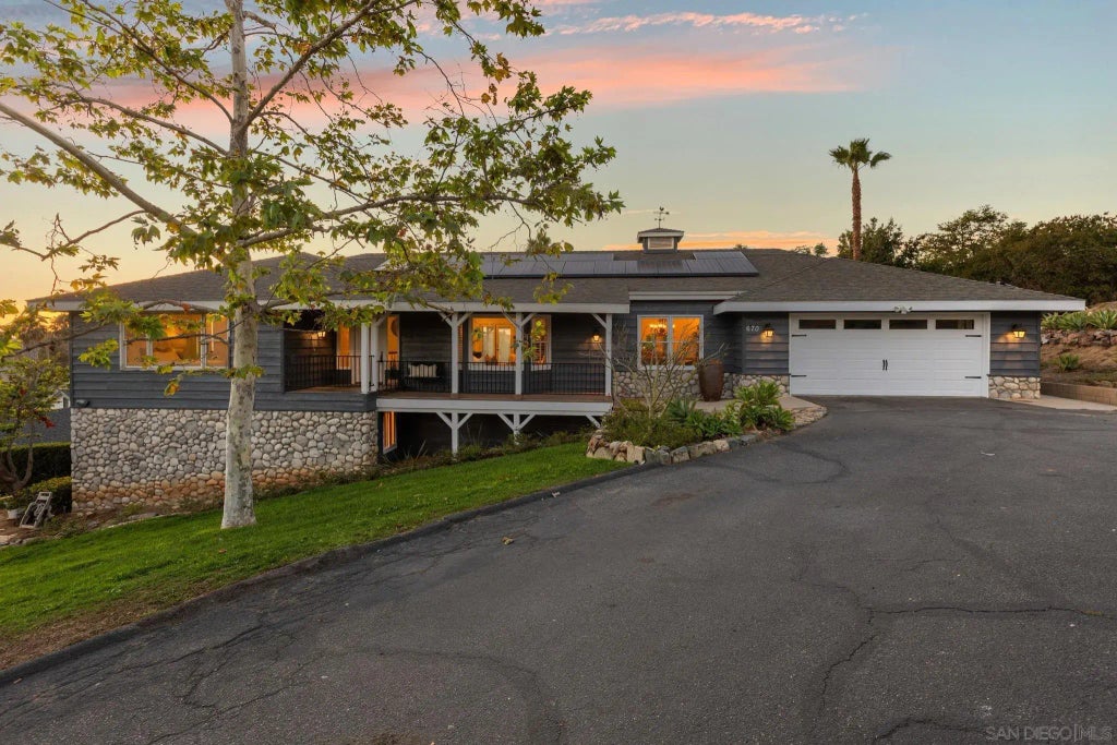 670 Matagual Dr, Vista