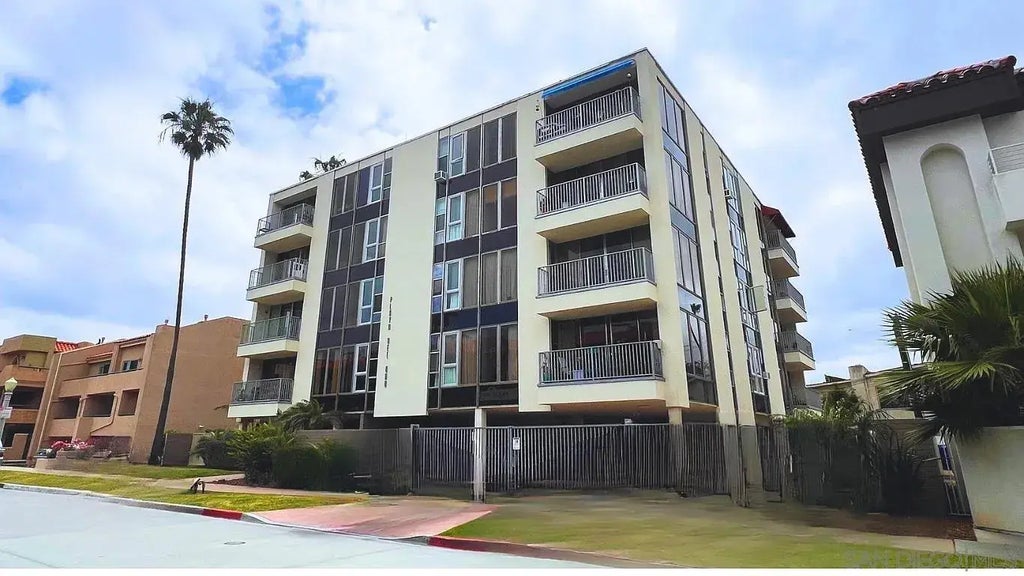 8111 Camino Del Oro H, La Jolla