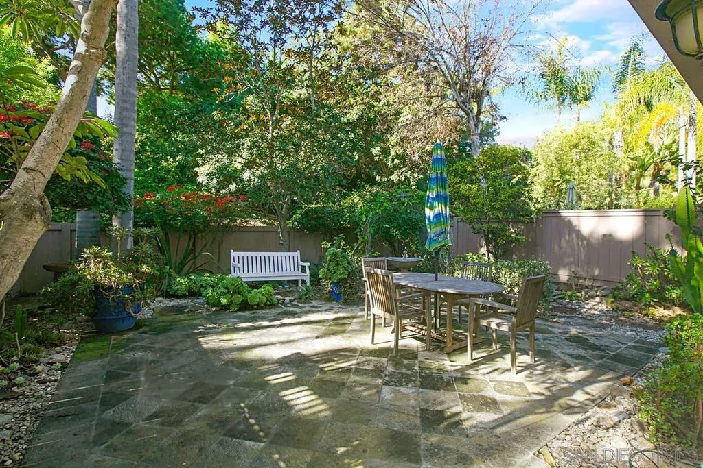 5554 Renaissance Ave. 3, LA JOLLA