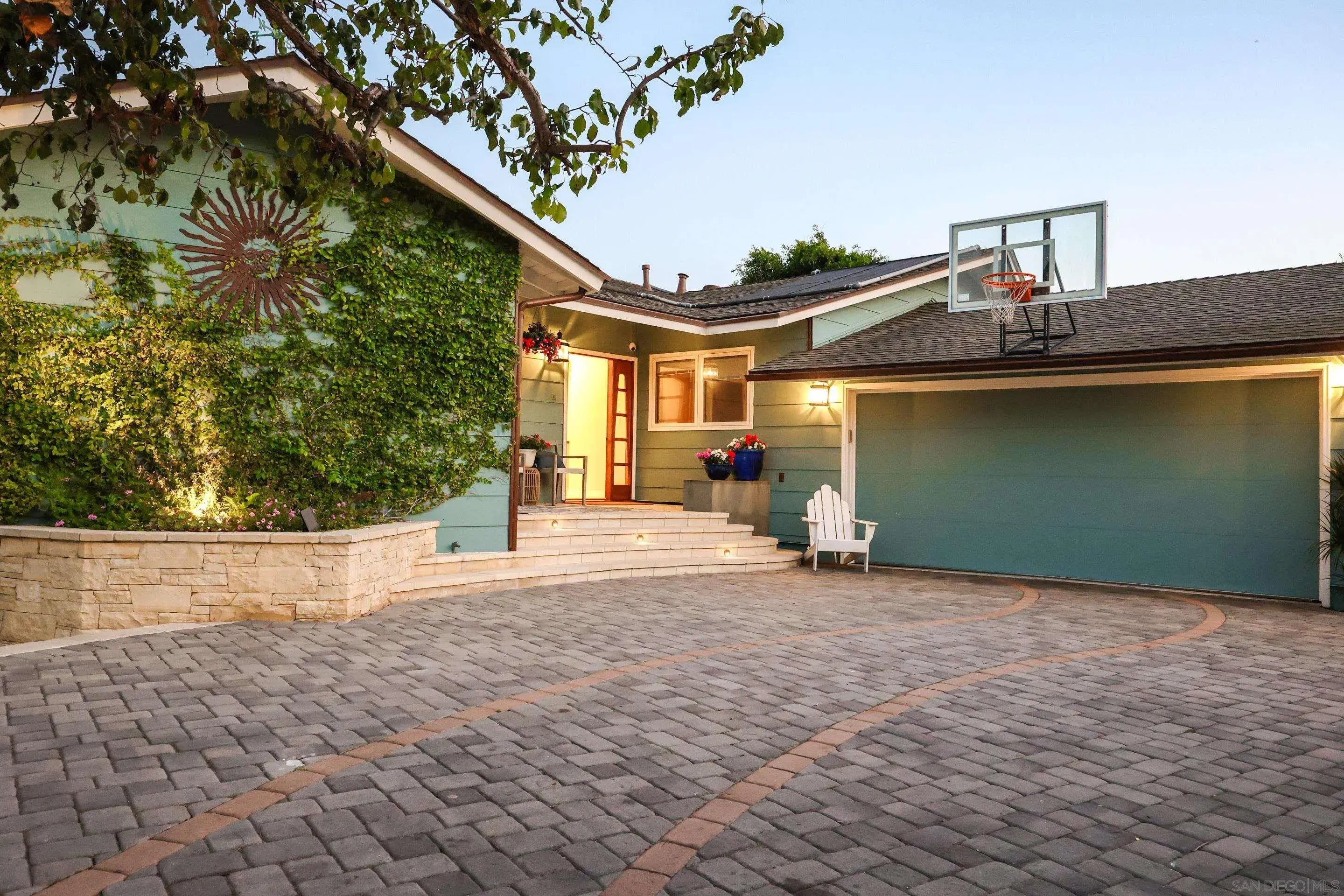 Photo of Listing #250037348