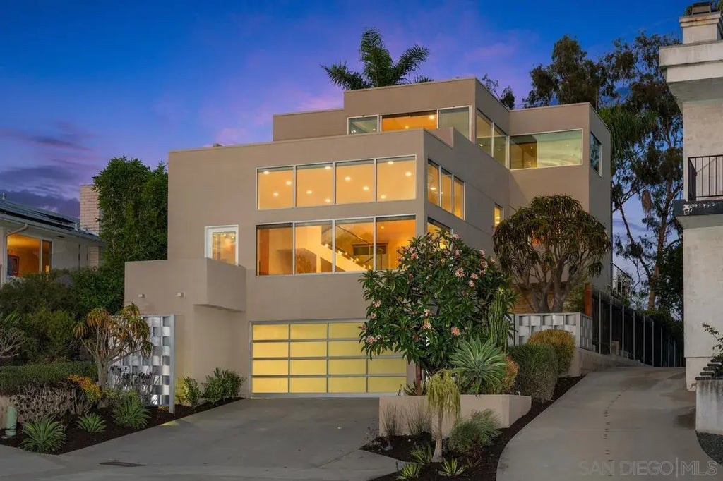 2885 Fallbrook Ln, CLAIREMONT