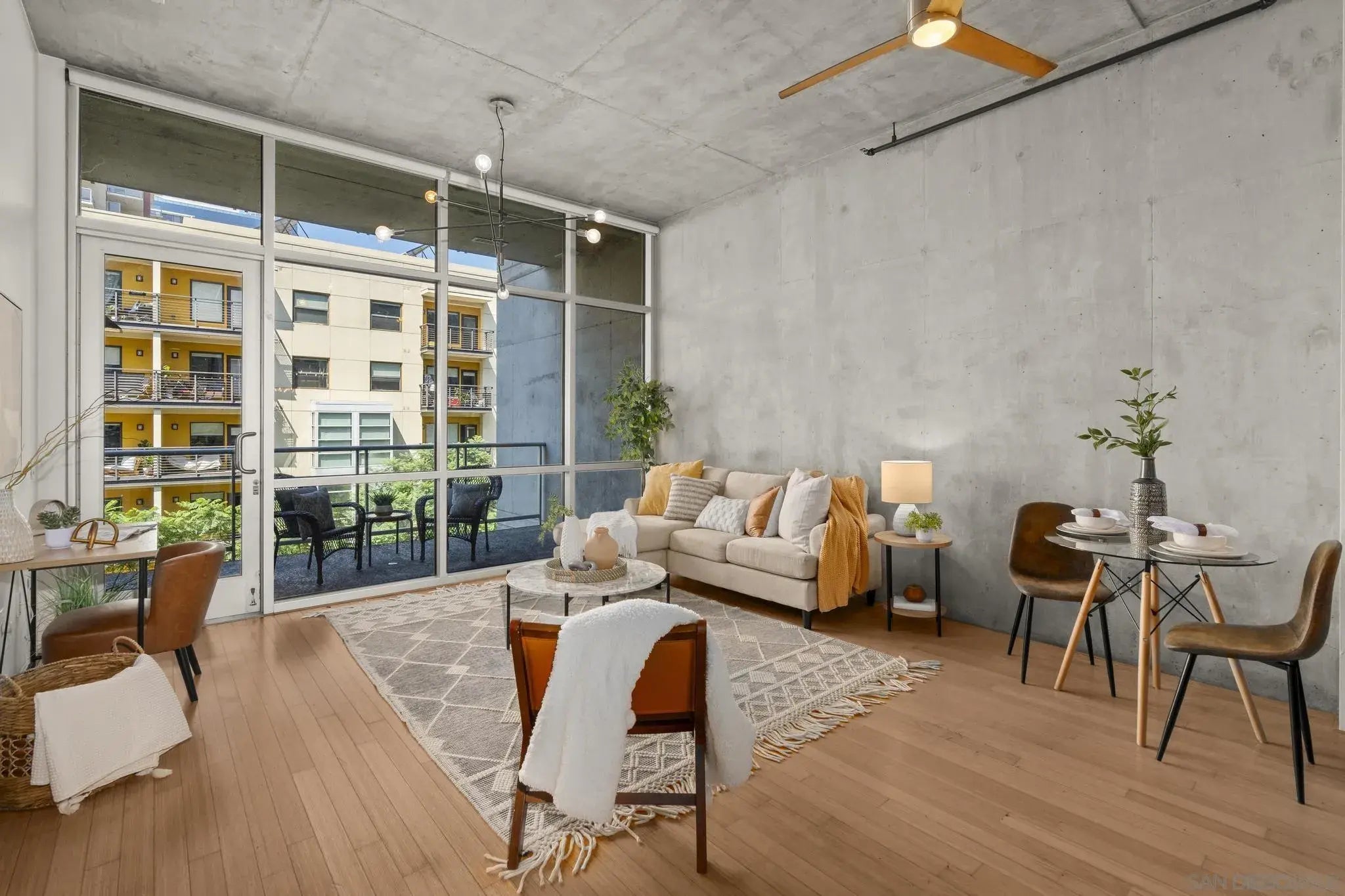 Photo of Listing #250037541