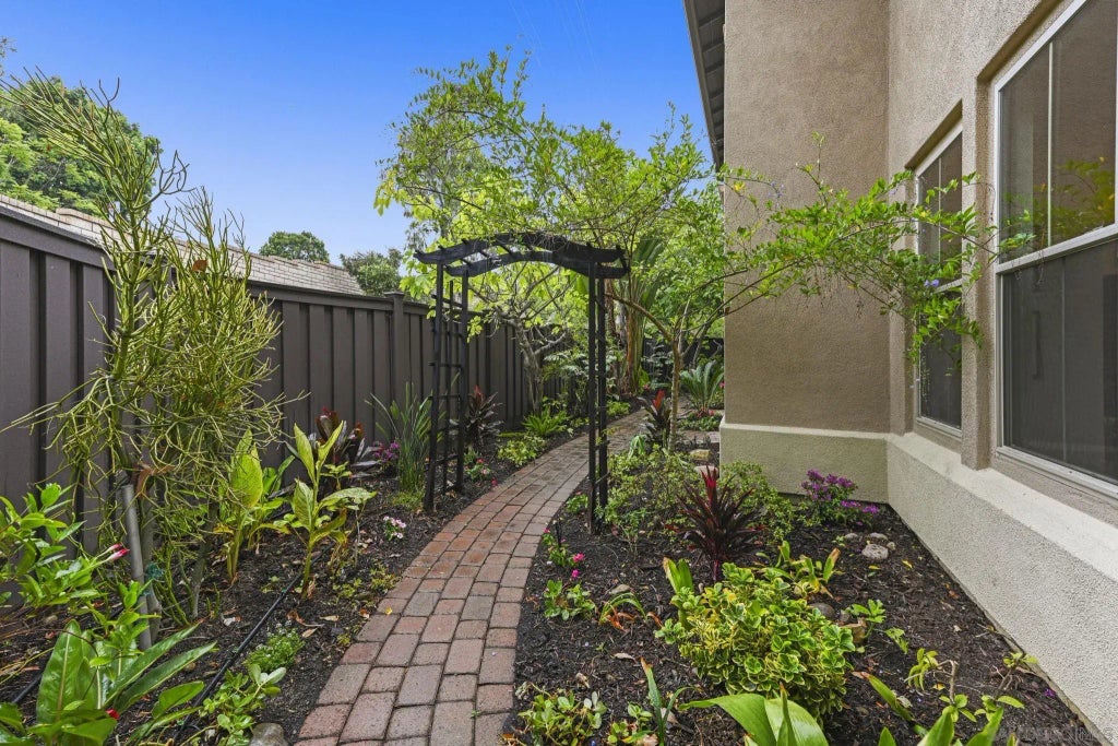 9208 Piantino Way, MISSION VALLEY