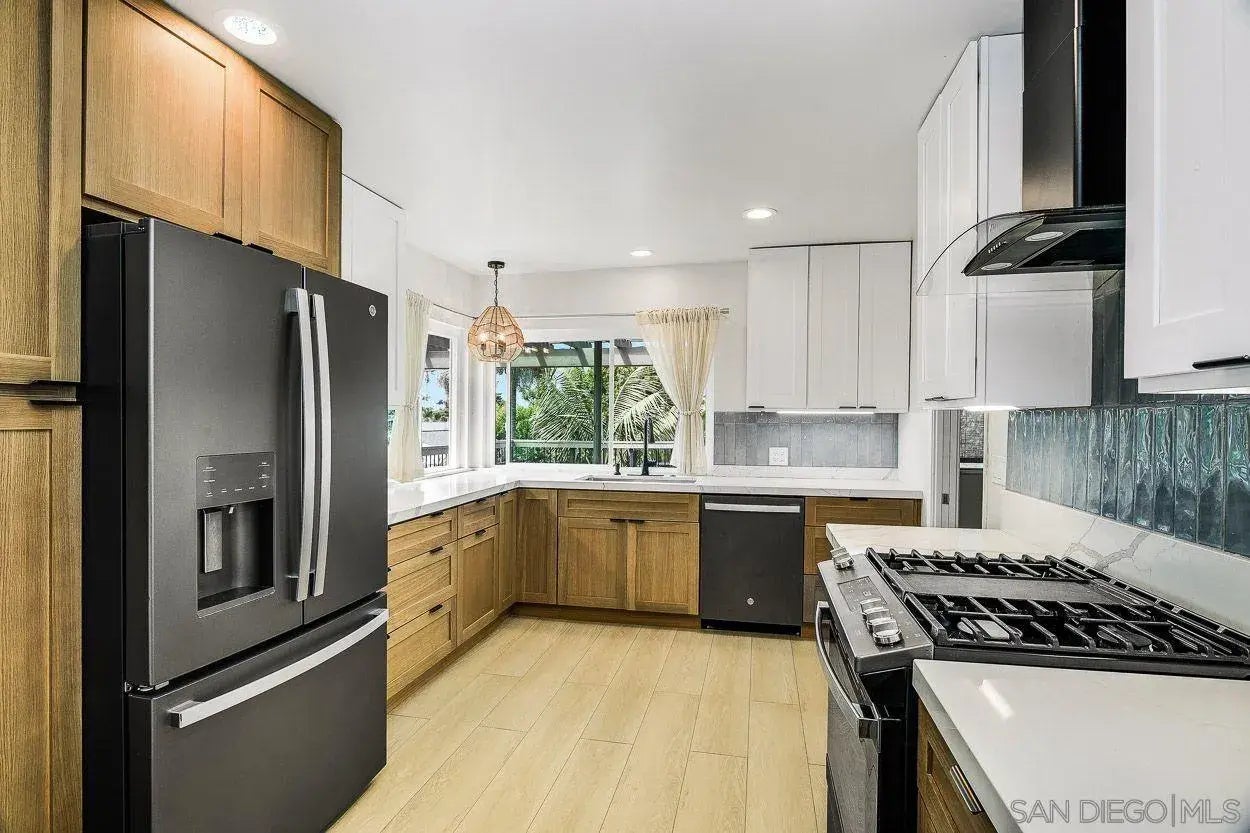 Photo of Listing #250037711