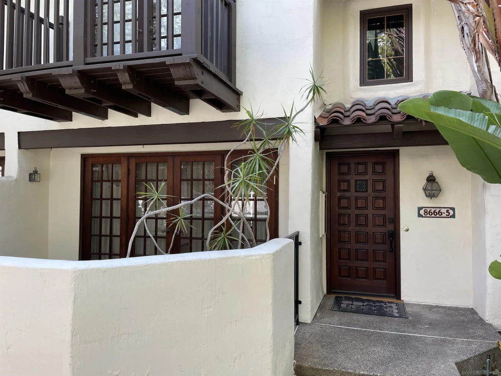 8666 Villa La Jolla Dr 5, La Jolla