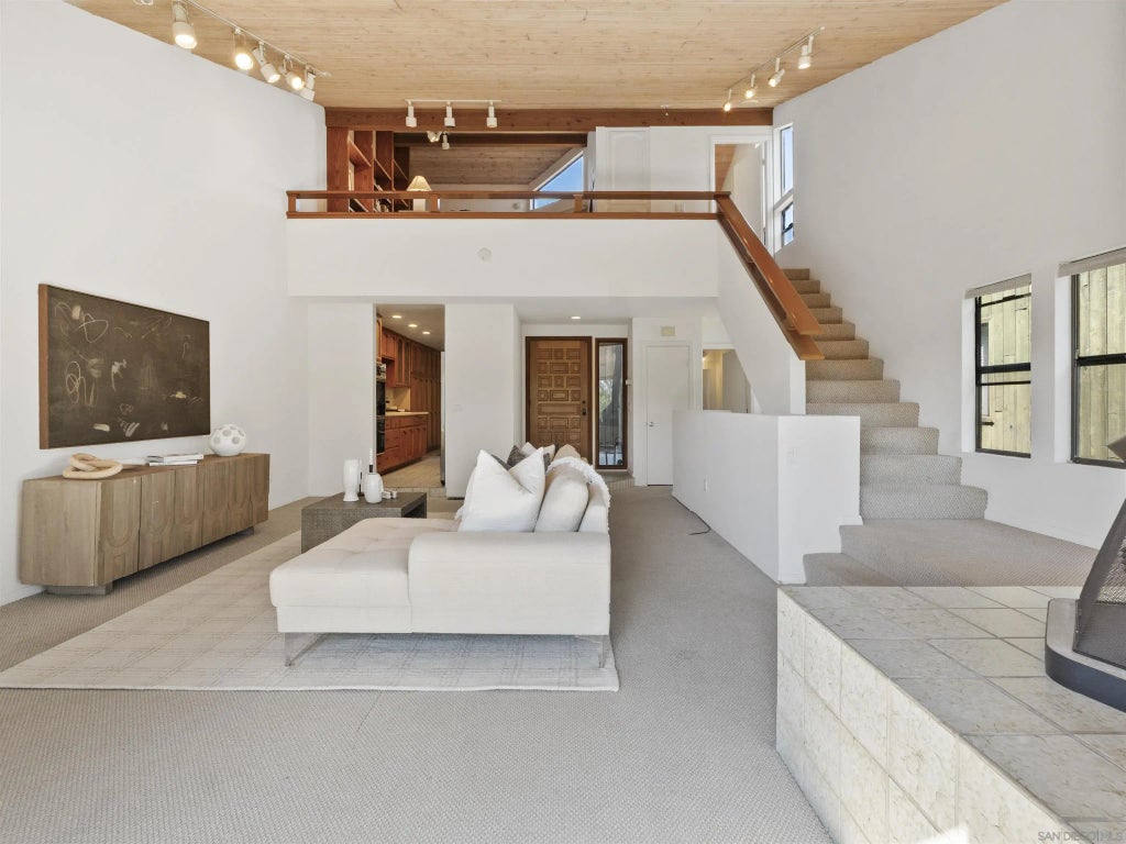 616 W Lewis St, MISSION HILLS