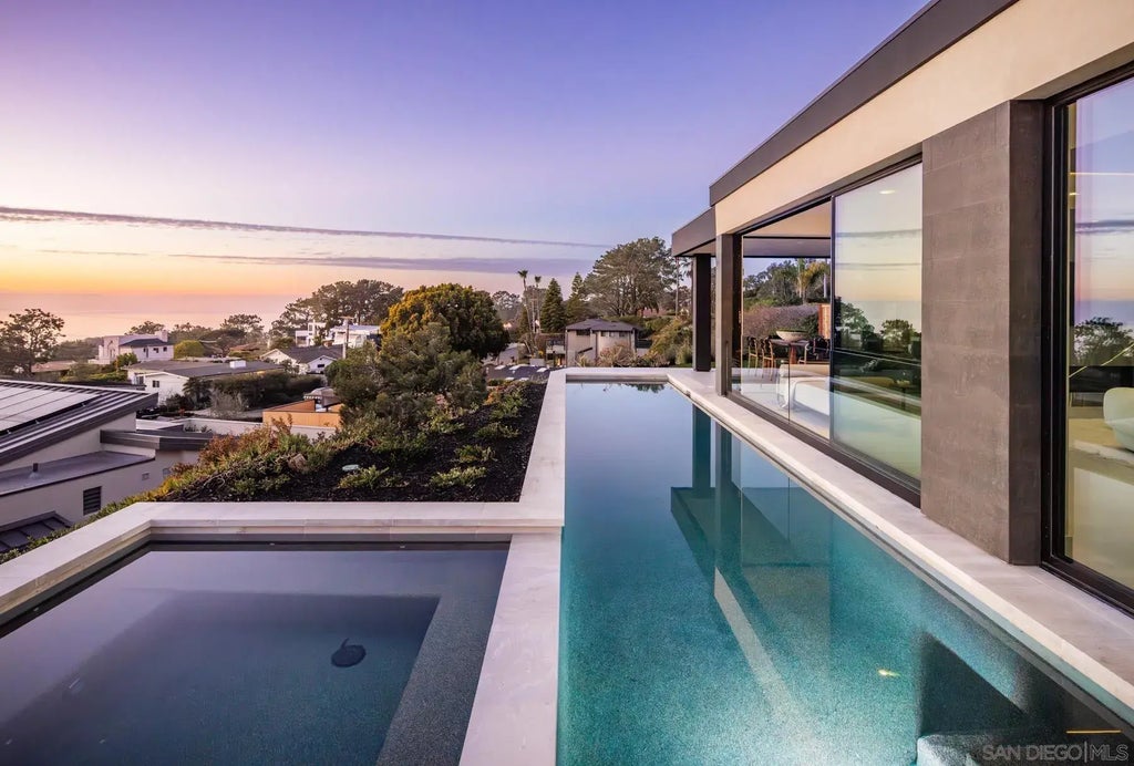 722 Amphitheatre Dr, Del Mar