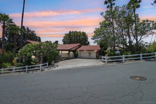 2090 Alta Vista Drive, Vista