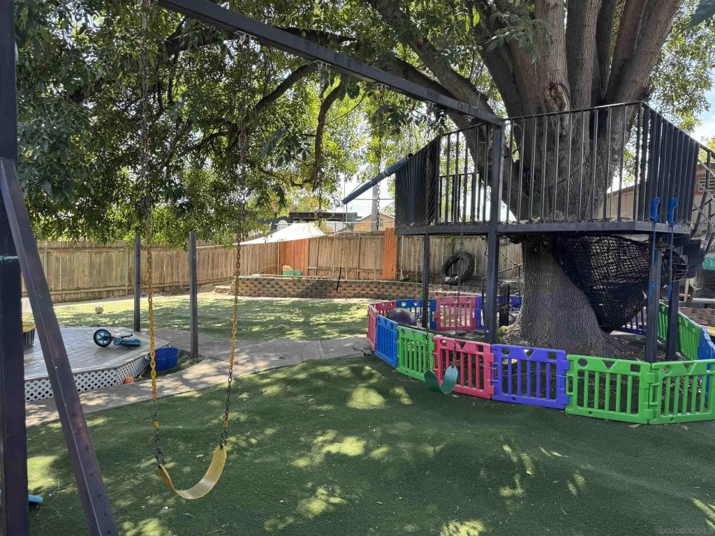 13045 Shenandoah Dr, Lakeside