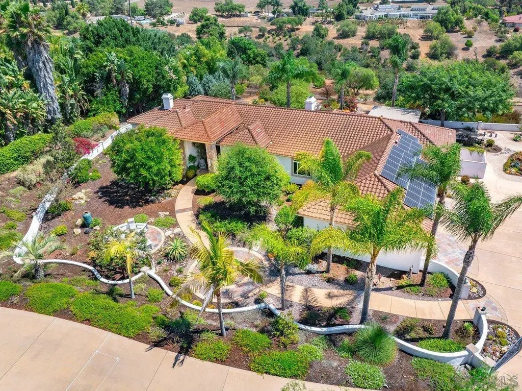 2860 Via Rancheros Way, Fallbrook