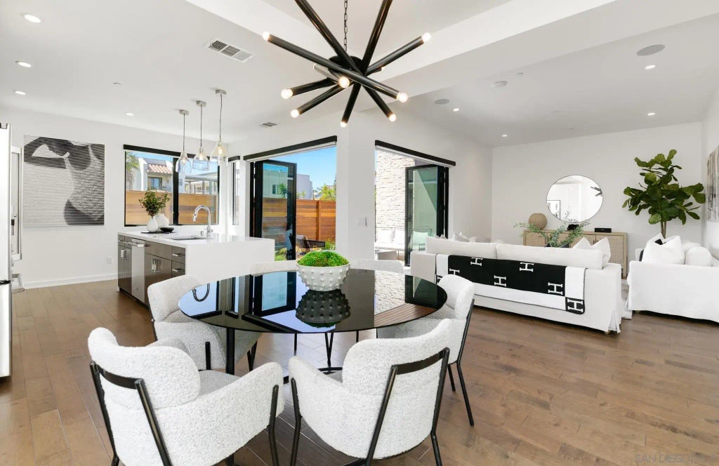 731 Valley Ave, Solana Beach