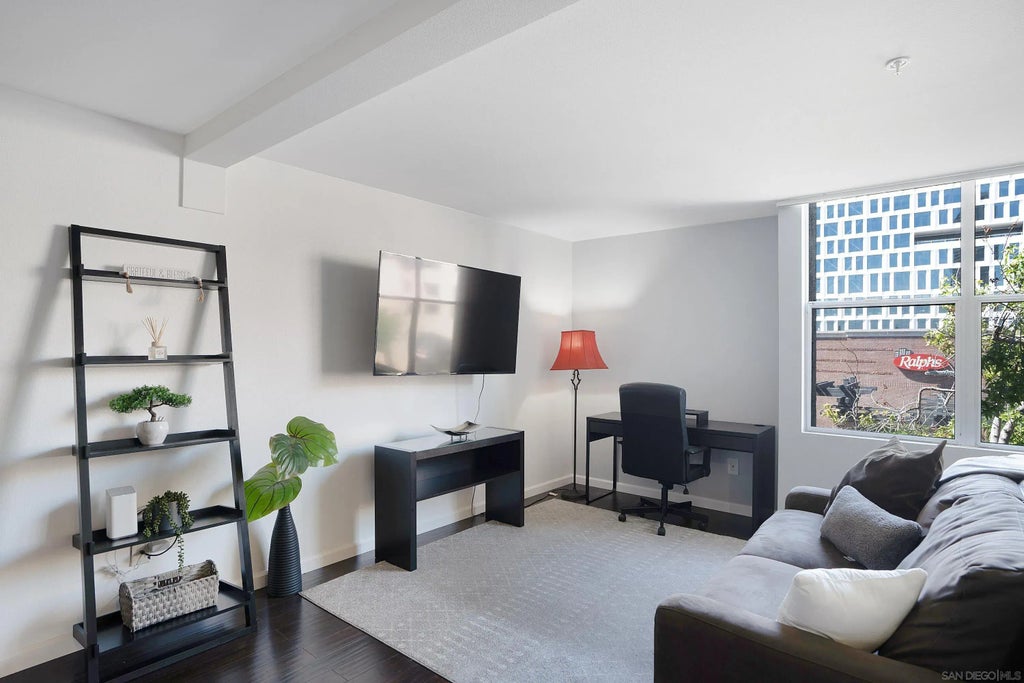 101 Market St 307, Downtown (DT)