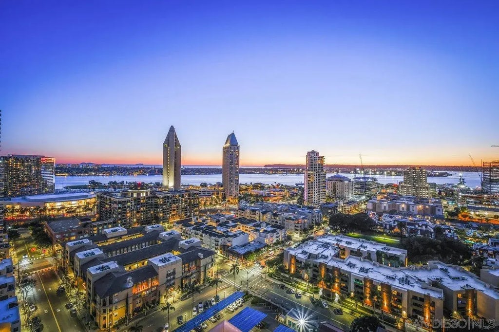 700 Front St 1402, DOWNTOWN