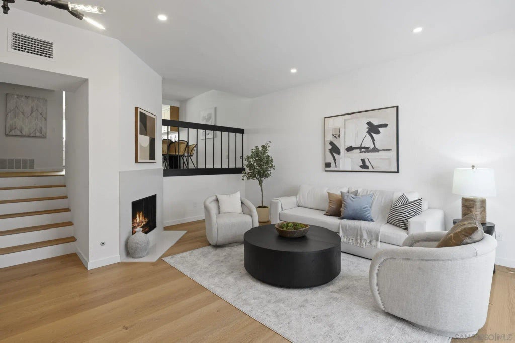 7426 Caminito Carlotta, Vista Del Cerro (VDC)