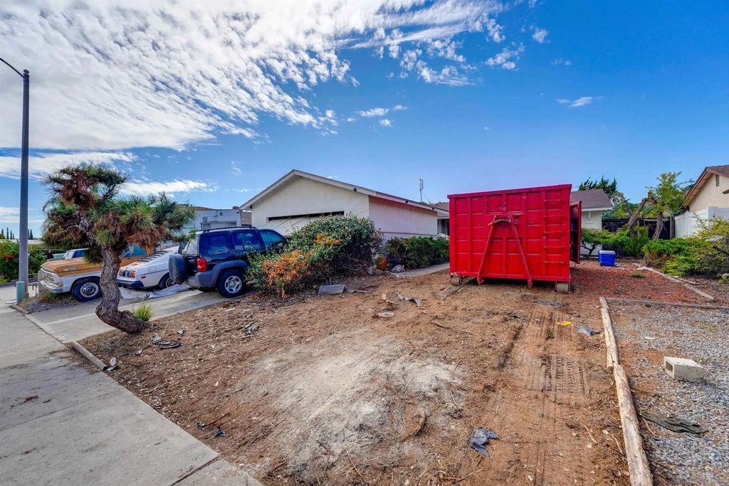 9844 Halberns Blvd, Santee