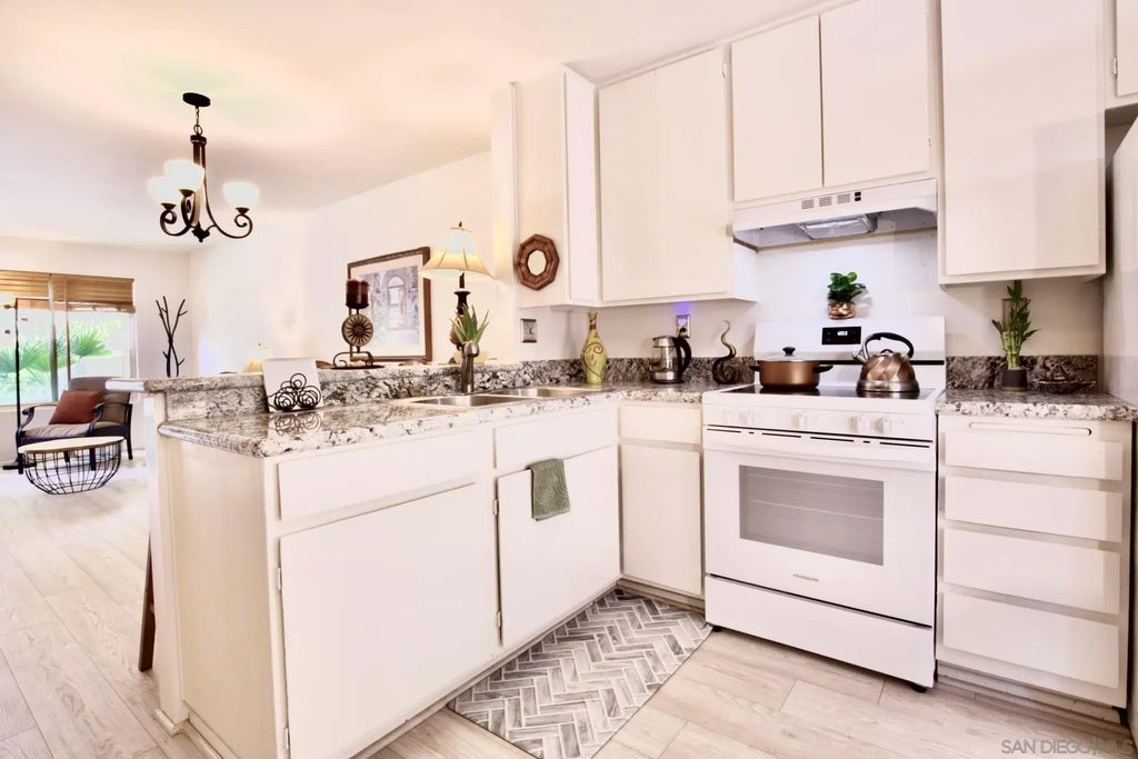 6592 Bell Bluff Avenue, SAN CARLOS