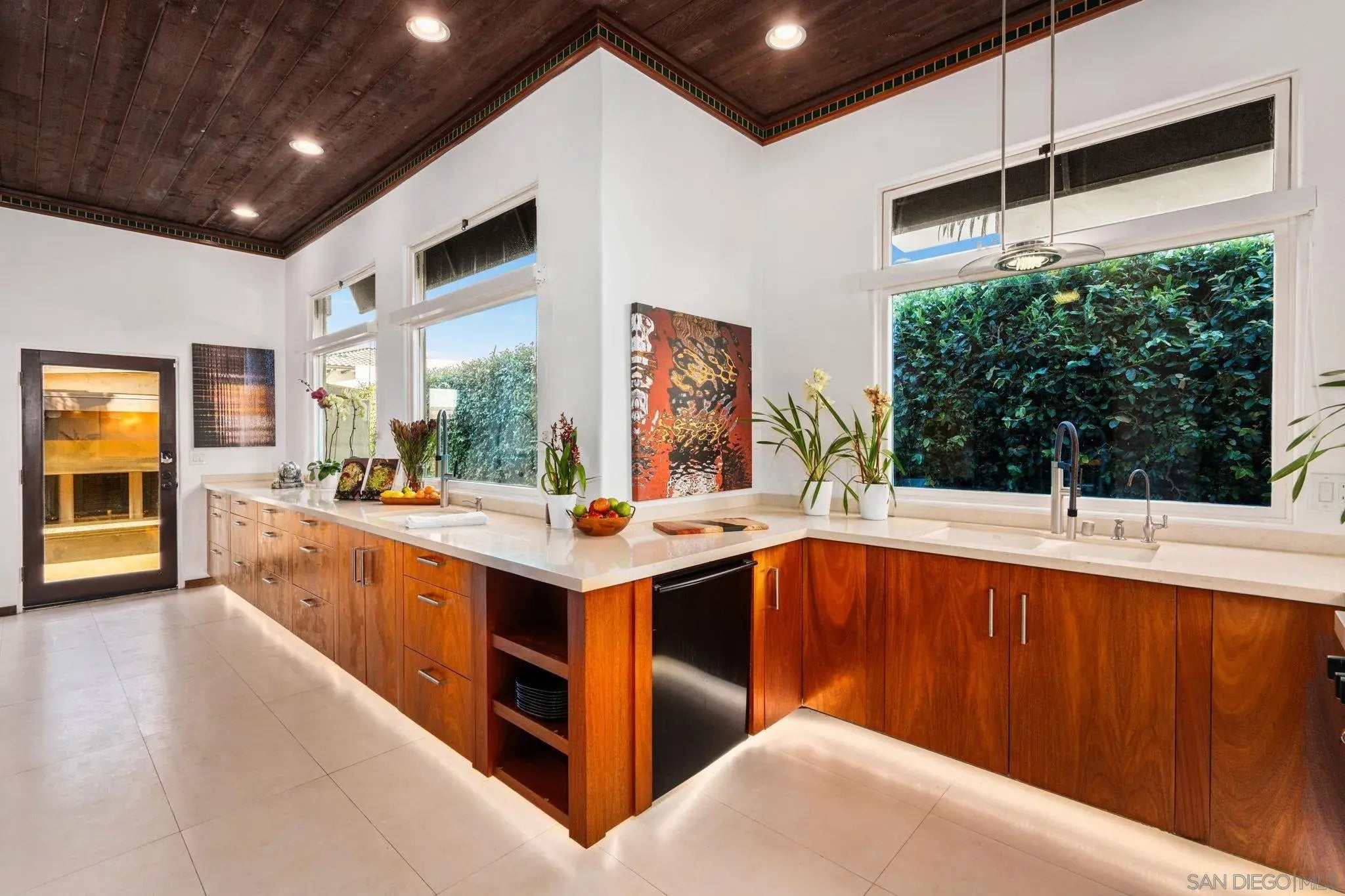 Photo of Listing #250039760