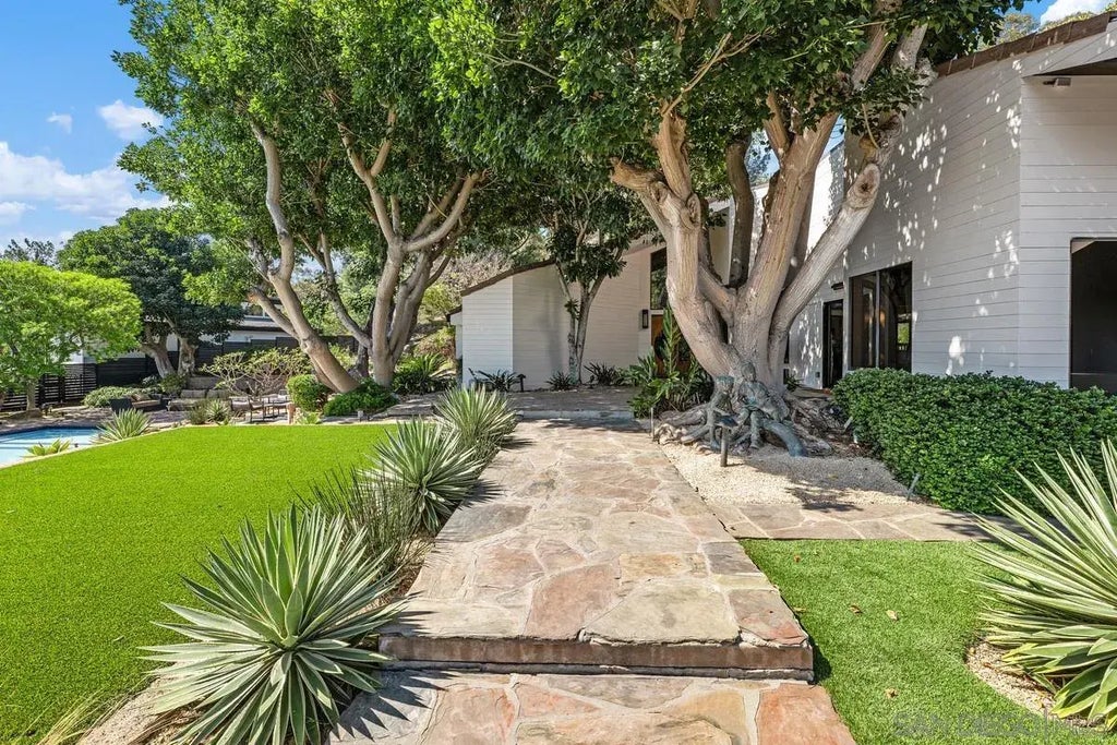 2057 Hidden Crest Dr, El Cajon