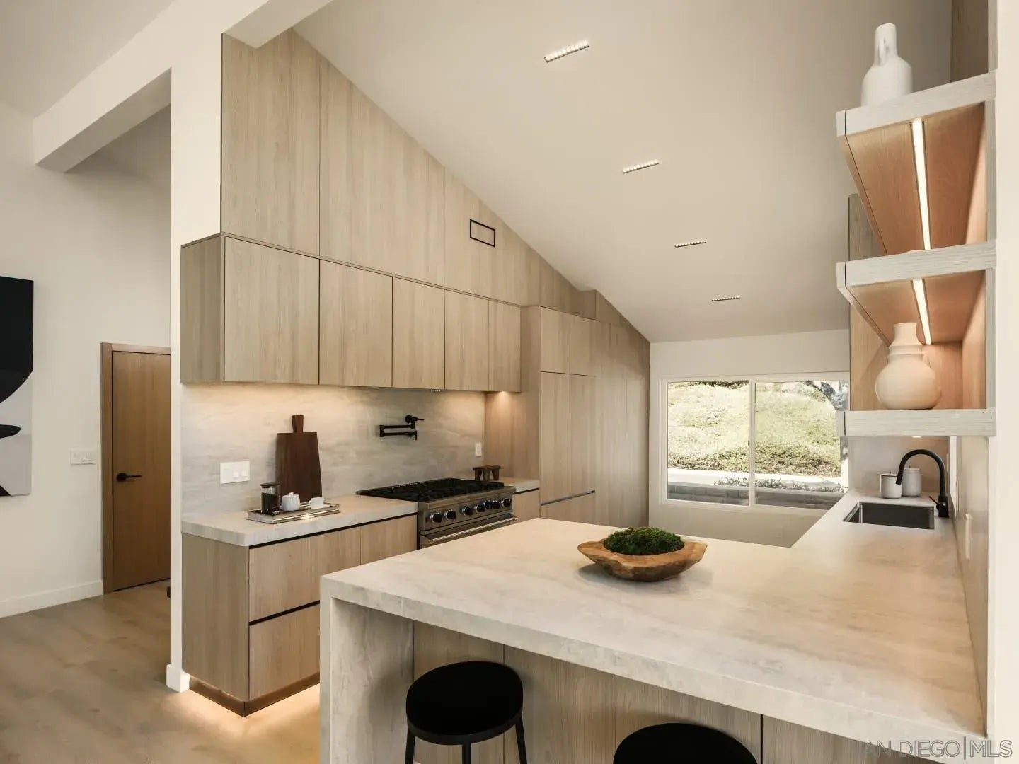 Photo of Listing #250040091