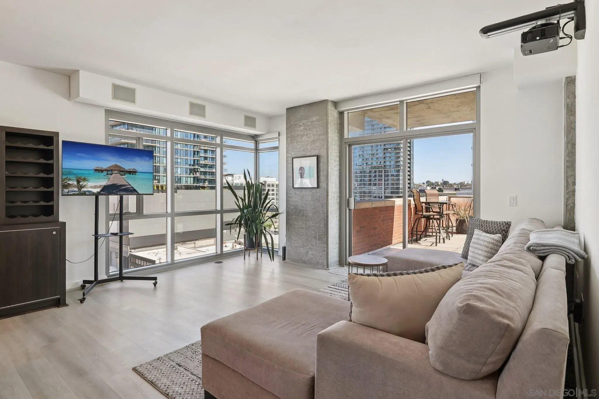 Photo of Listing #250040185