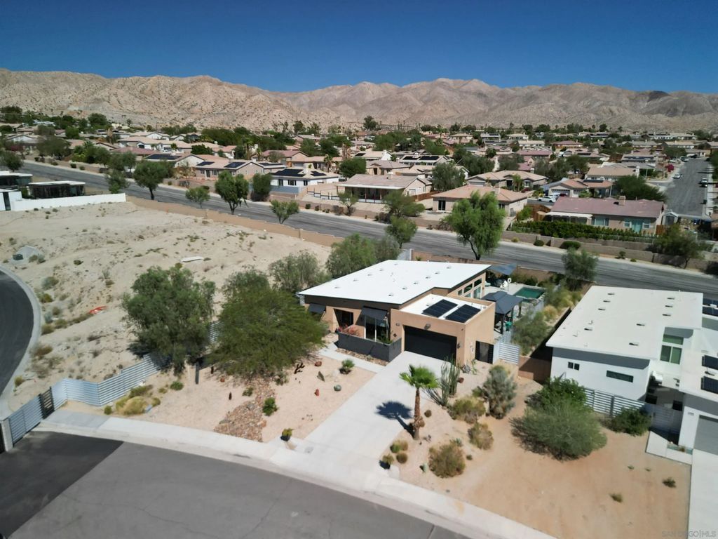 13868 Avenida La Vis, Desert Hot Springs