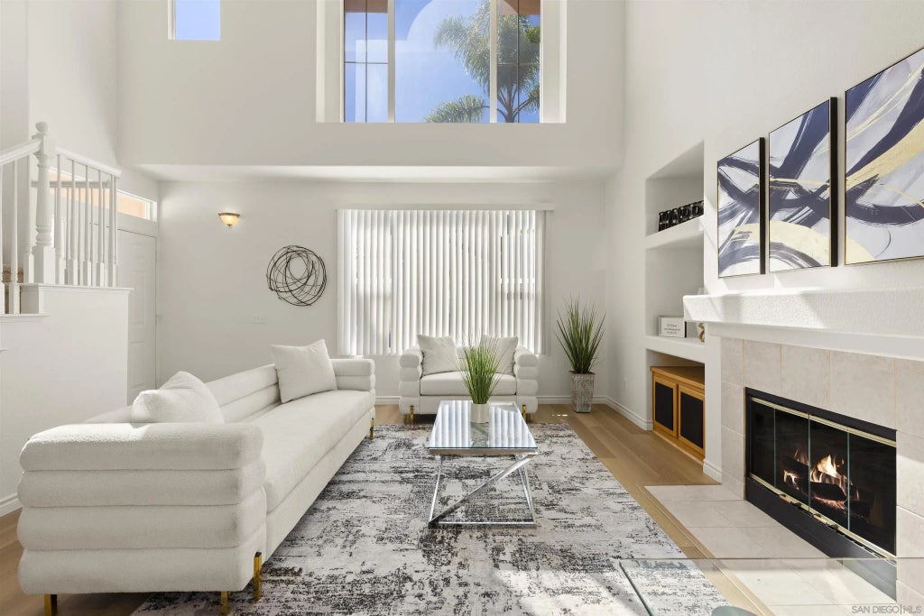 321 Diamante Way, Oceanside