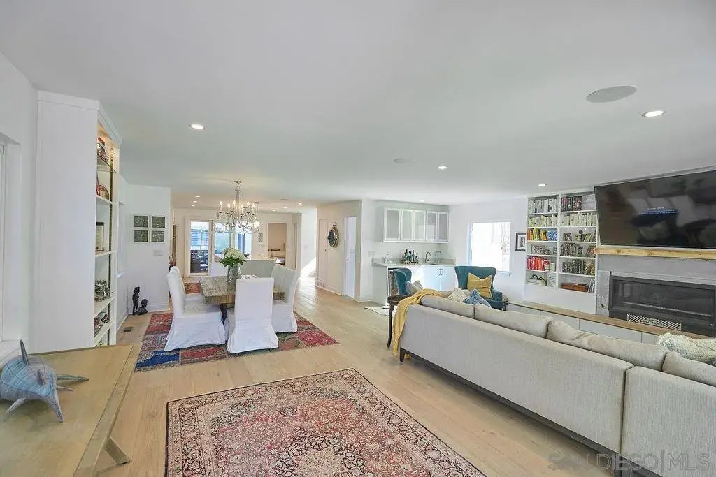 Photo of Listing #250041124