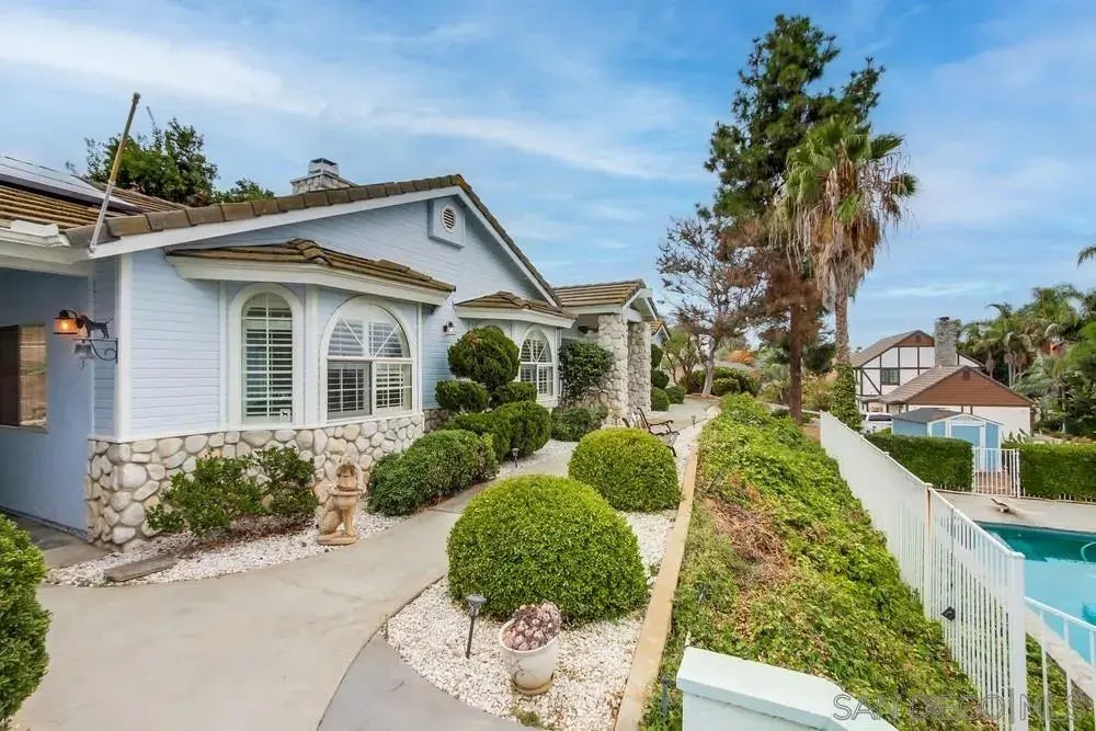 227 Hutchison, Vista