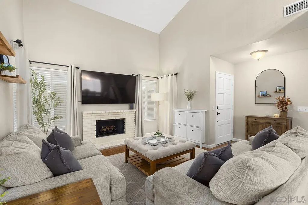 2217 Charise St, Escondido