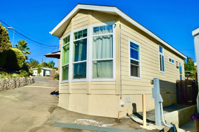 1045 E Vista Way 18, Vista