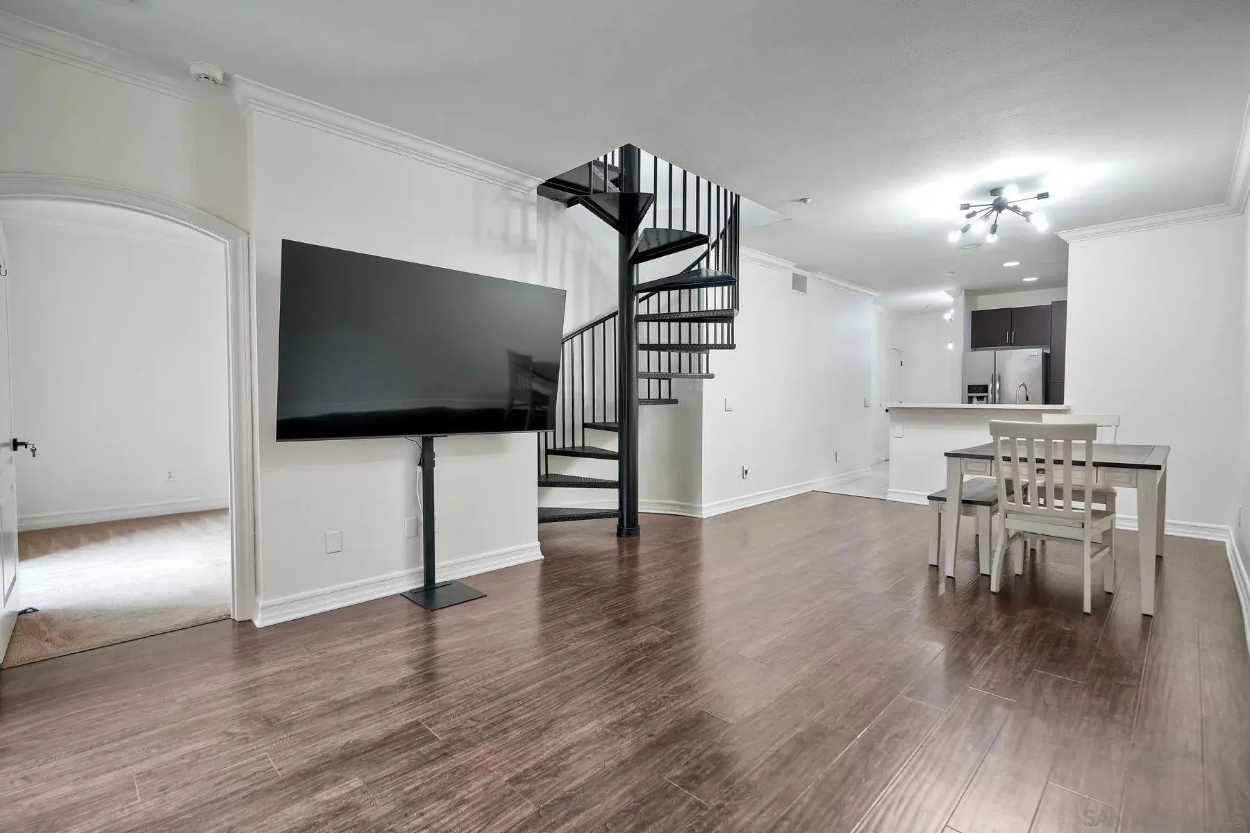 Photo of Listing #250041610