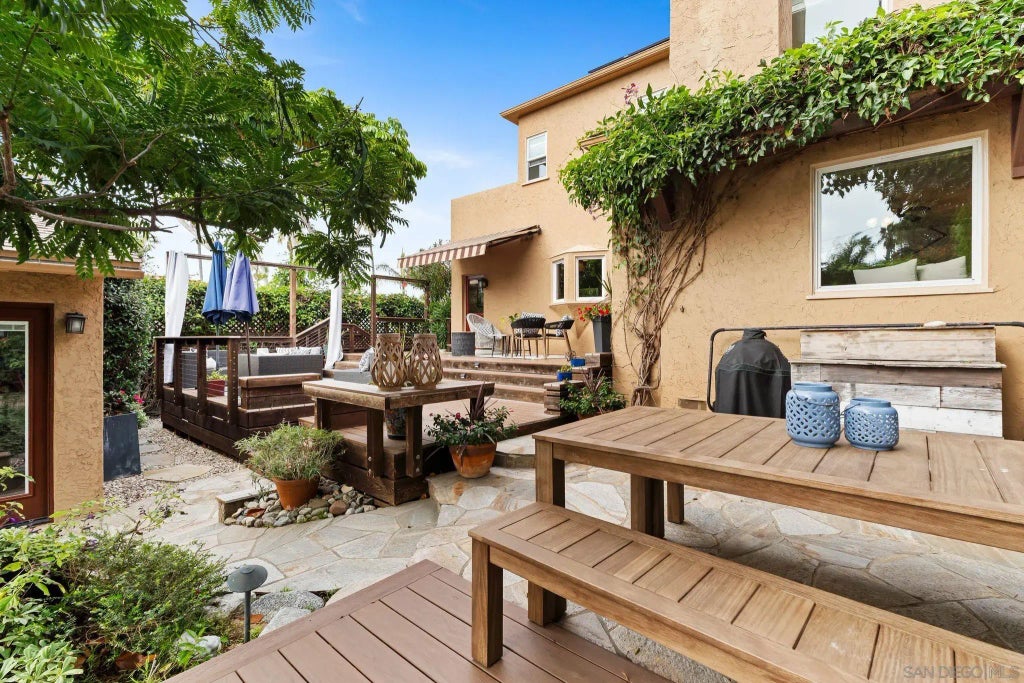 4377 Newport, OCEAN BEACH