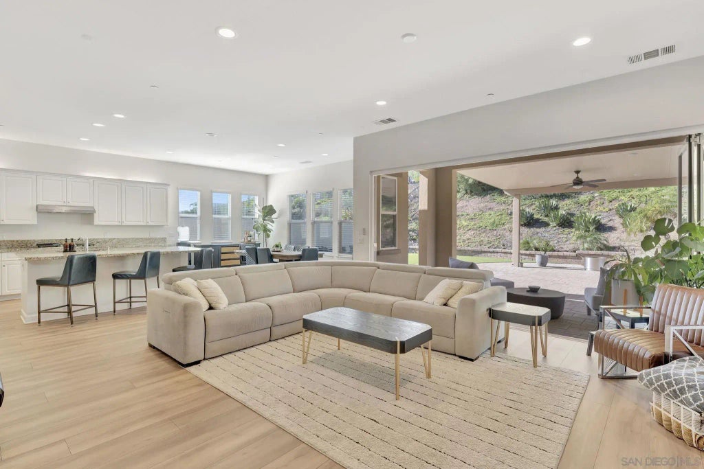 1221 Stockton Pl, Escondido