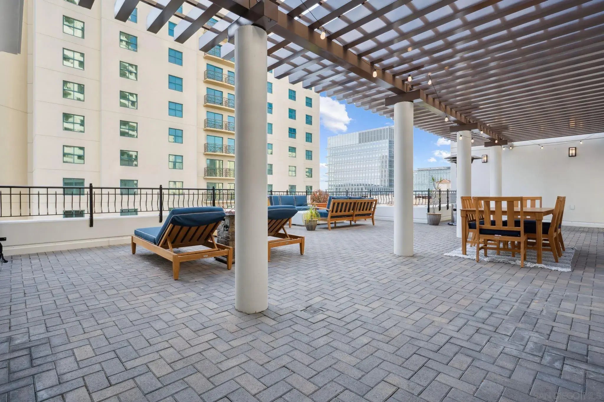 Photo of Listing #250042243