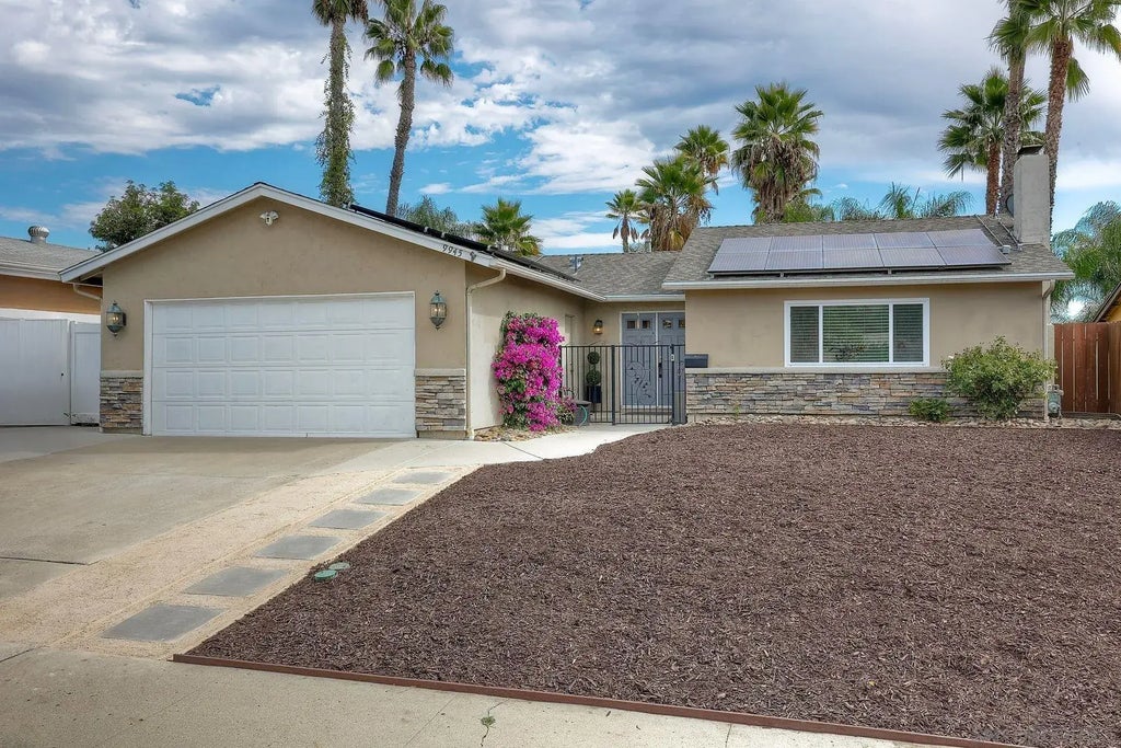 9945 Via Rita East, Santee