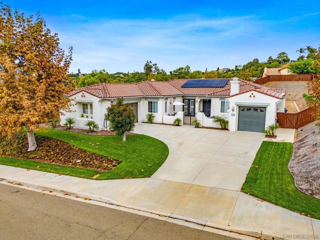 3252 Hidden Estate Lane, Escondido