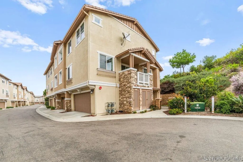 3042 Cole Grade Dr, Santee