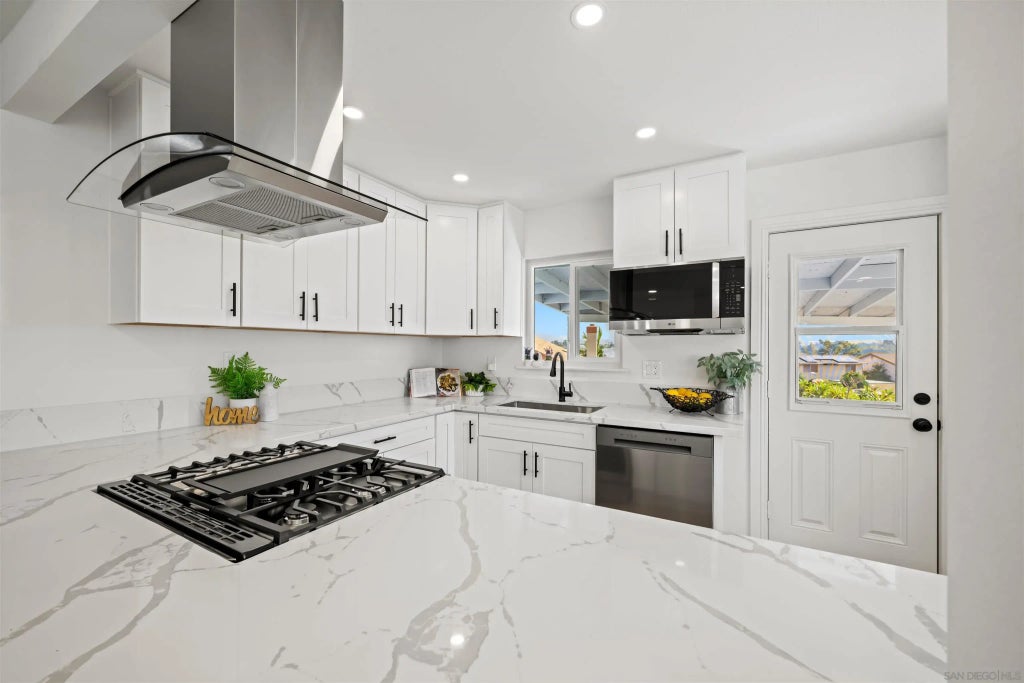 2951 Manos Drive, PARADISE HILLS