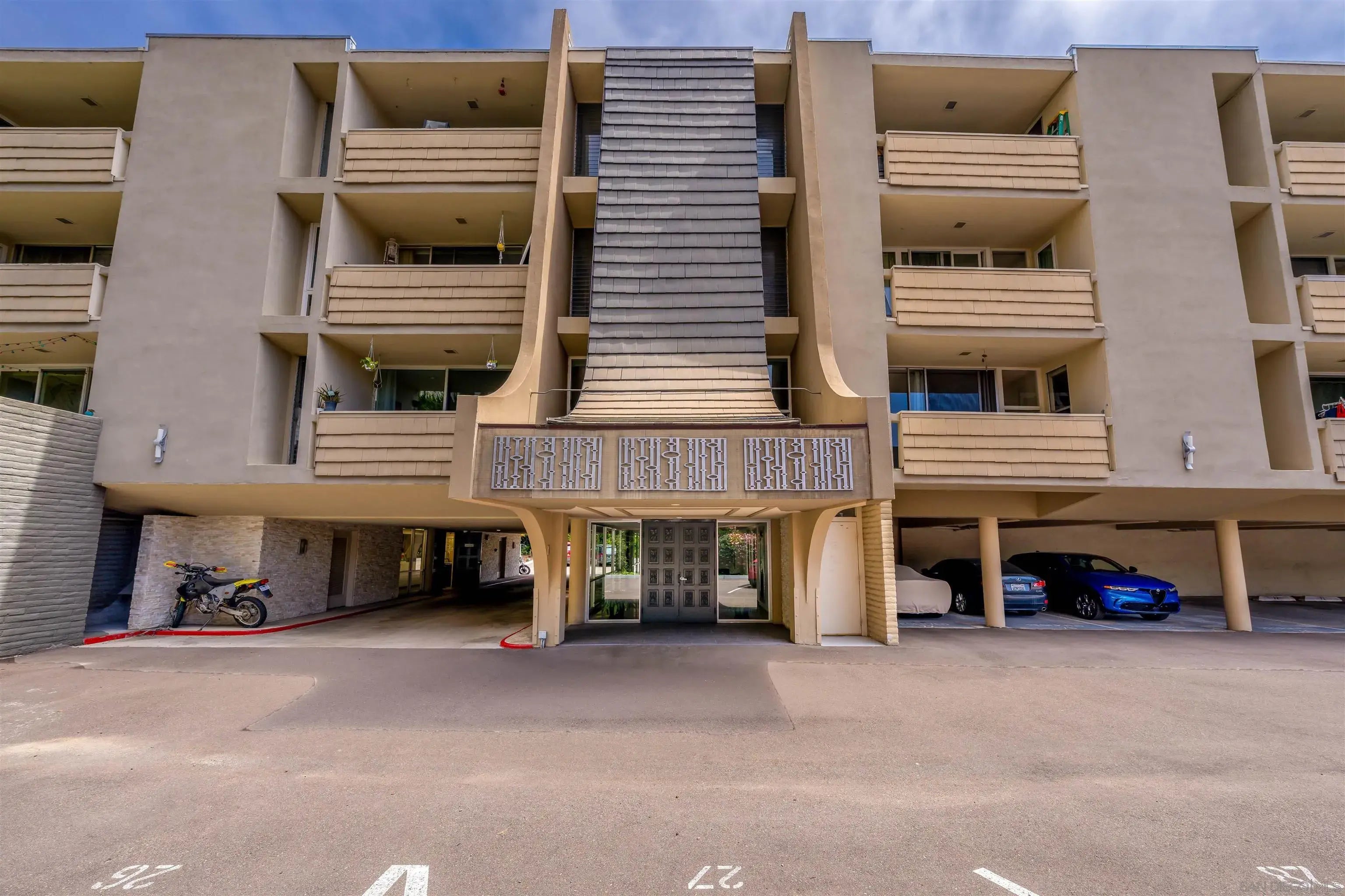 Photo of Listing #250042617