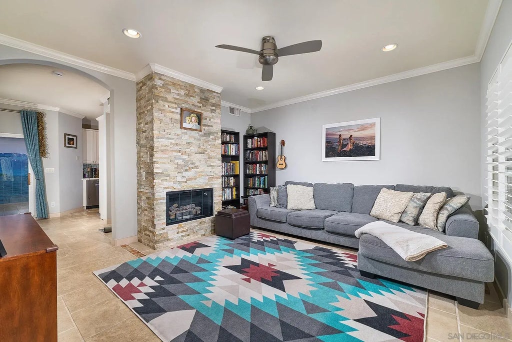 3106 Hugo, POINT LOMA