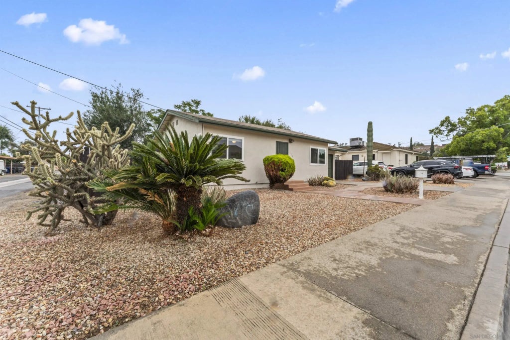 120 N Elm St, Escondido
