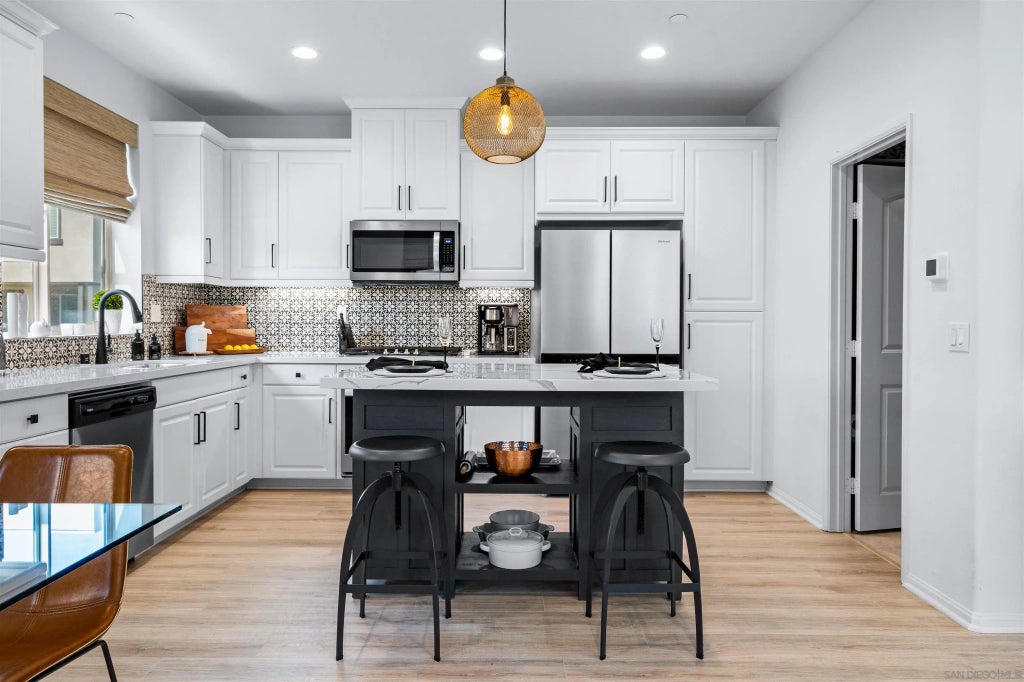 2445 Verano Way, Vista