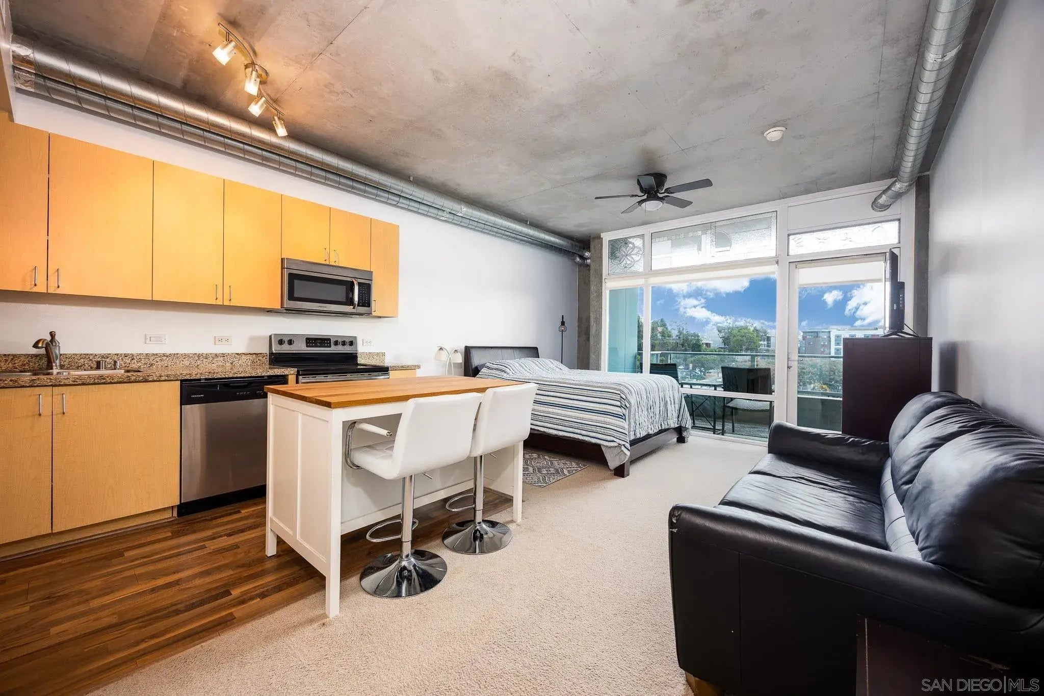 Photo of Listing #250042922