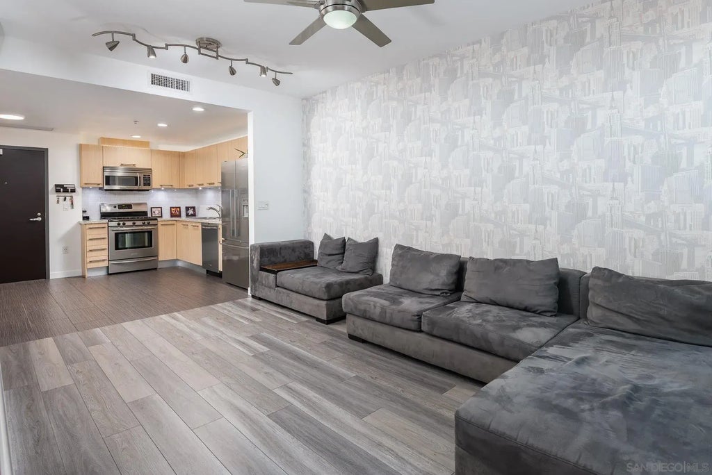 1431 Pacific Hwy 113, DOWNTOWN