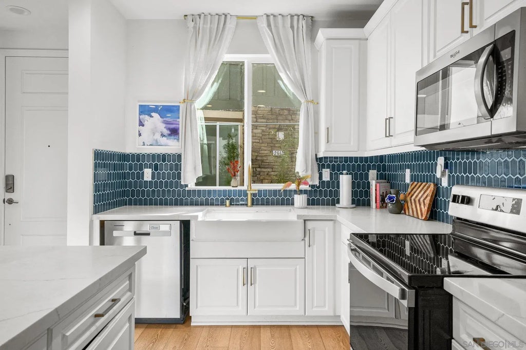 2612 Babaco, Spring Valley