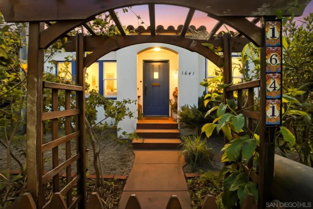 1641 Cable St, OCEAN BEACH