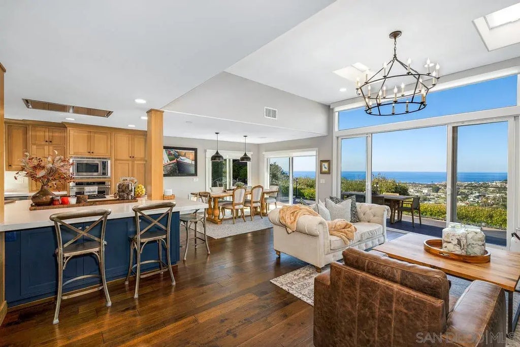 6502 Manana Place, La Jolla