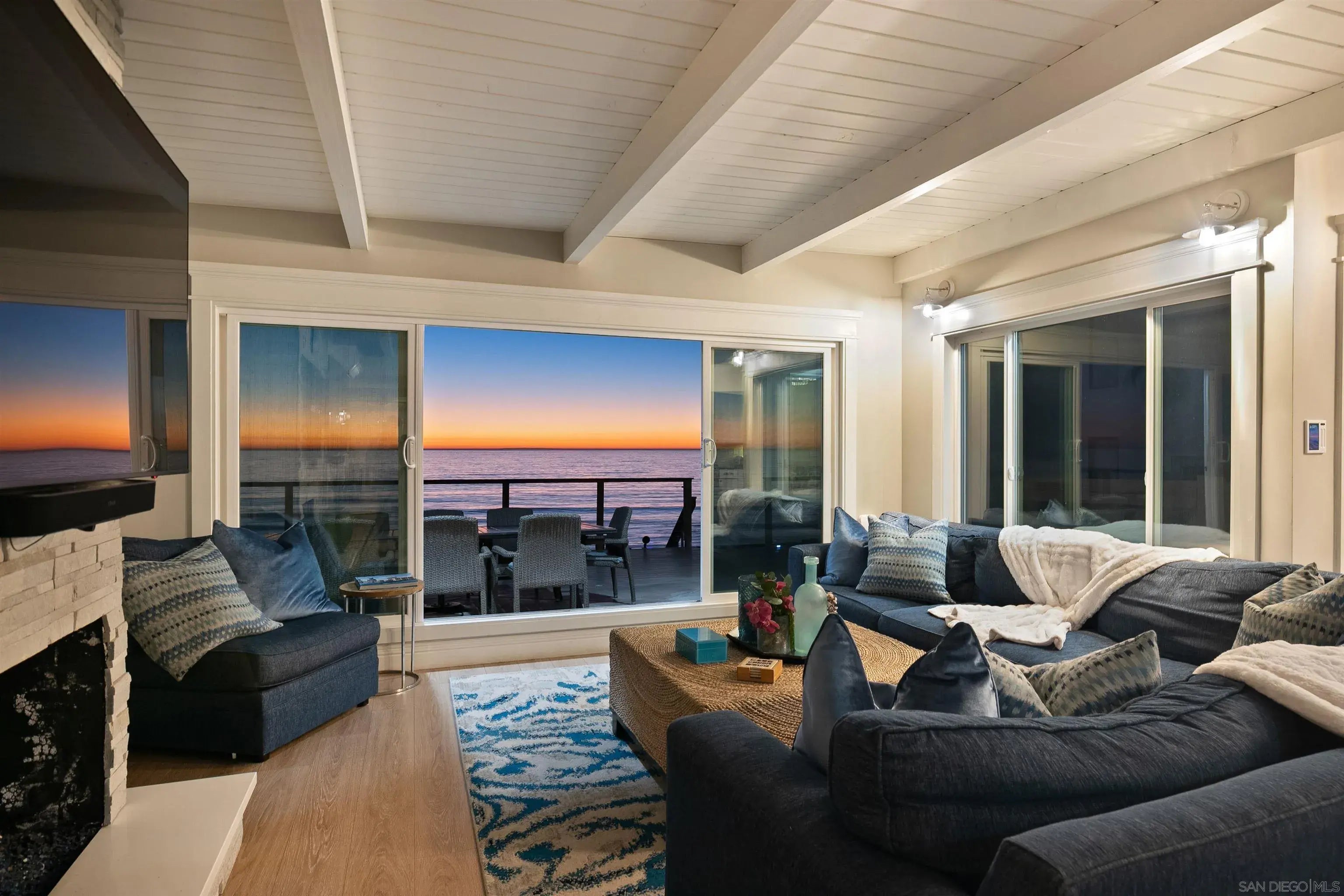 Photo of Listing #250043300